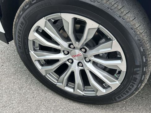 Used 2023 GMC Yukon Denali AWD/4WD image 8