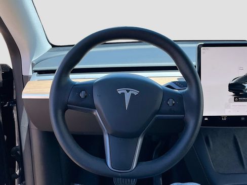 Used 2025 Tesla Model Y Long Range AWD/4WD image 11