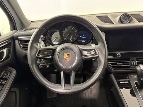 Certified 2024 Porsche Macan AWD/4WD image 11