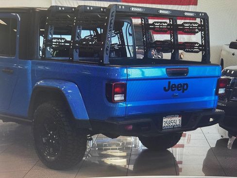 Used 2022 Jeep Gladiator Sport AWD/4WD image 25