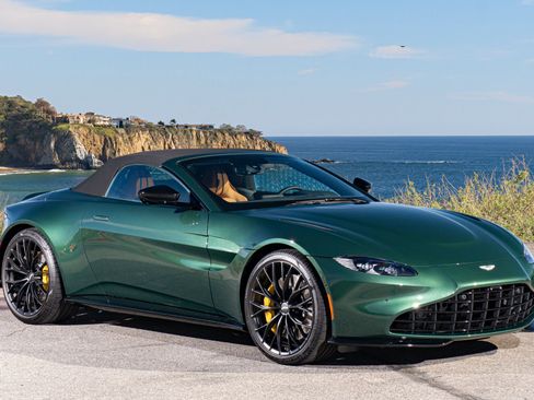 Used 2023 Aston Martin V8 Vantage Roadster image 1