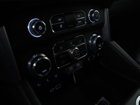 Used 2023 GMC Yukon XL SLT image 19