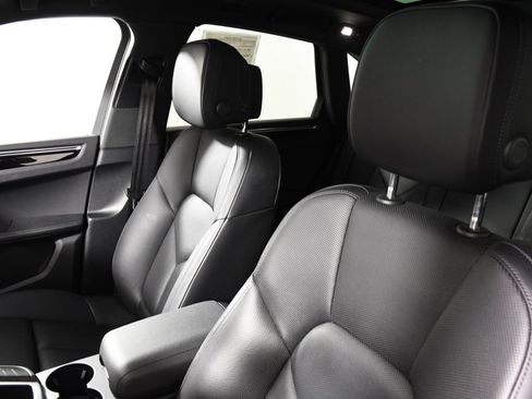 Used 2021 Porsche Macan image 16