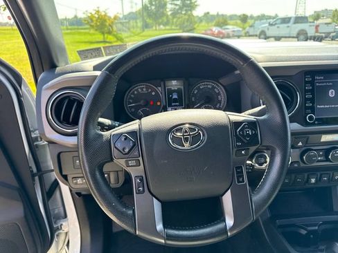 Used 2021 Toyota Tacoma TRD Sport w/ Technology Package AWD/4WD image 18