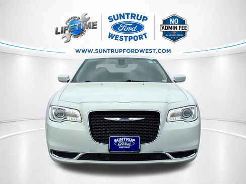 Used 2023 Chrysler 300 Touring RWD image 25