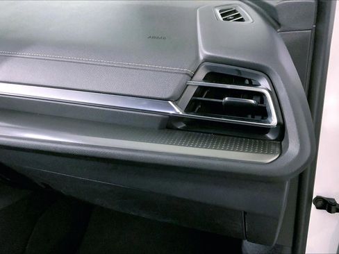 Used 2024 Chevrolet Traverse LT image 16