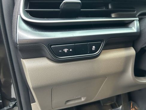 Used 2025 Kia Carnival image 21