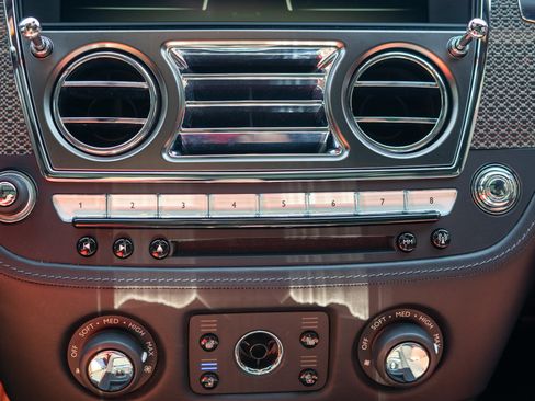 Certified 2018 Rolls-Royce Ghost RWD image 17