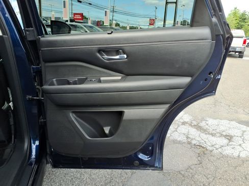 Used 2023 Nissan Pathfinder Platinum AWD/4WD image 28