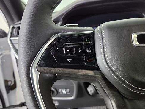 Used 2023 Jeep Grand Cherokee Overland w/ Luxury Tech Group IV image 17