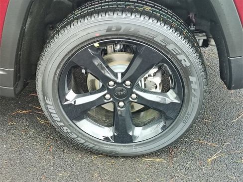 New 2025 Jeep Grand Cherokee Altitude w/ Trailer Tow Package image 5