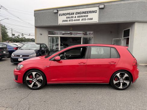 Used 2017 Volkswagen GTI SE FWD image 4