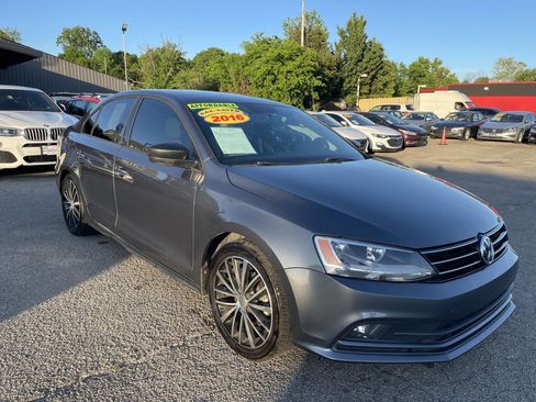 Used 2016 Volkswagen Jetta Sport FWD image 4