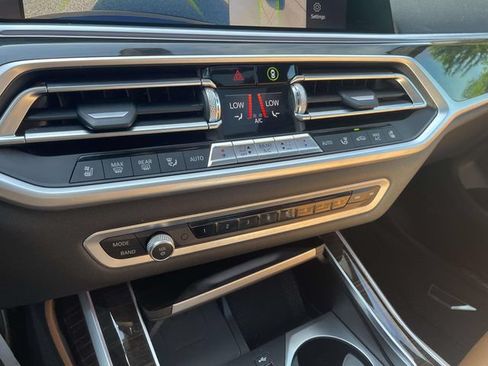Used 2021 BMW X7 M50i w/ Cold Weather Package AWD/4WD image 36