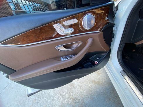 Used 2017 Mercedes-Benz E 300 4MATIC image 32