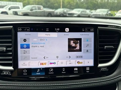 Used 2027 Chrysler Pacifica Select AWD/4WD image 39