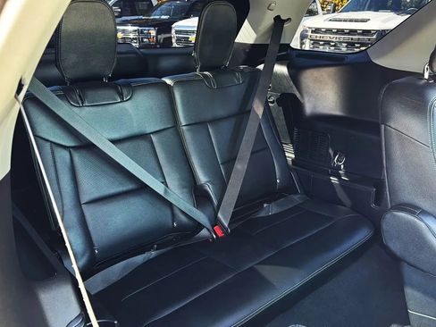 Used 2020 Ford Explorer XLT image 16