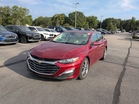Used 2019 Chevrolet Malibu Premier w/ Sun and Wheel Package FWD image 2