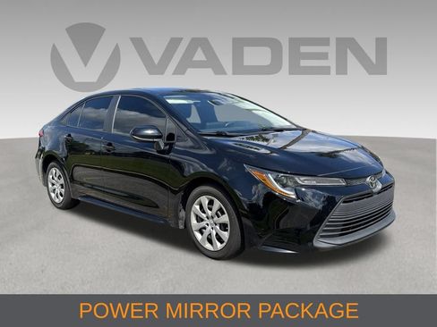 Used 2023 Toyota Corolla LE FWD image 3