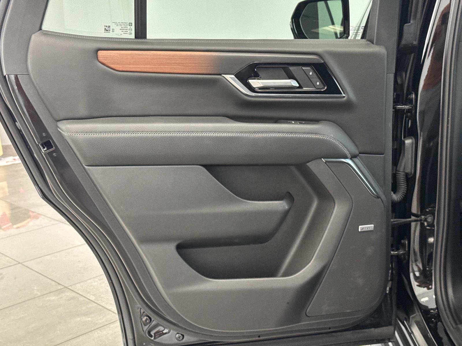 Used 2025 GMC Yukon Denali RWD image 4
