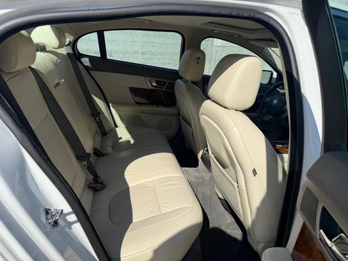 Used 2011 Jaguar XF Premium RWD image 25