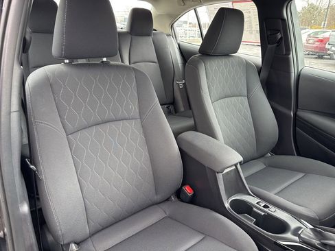Used 2025 Toyota Corolla LE image 28