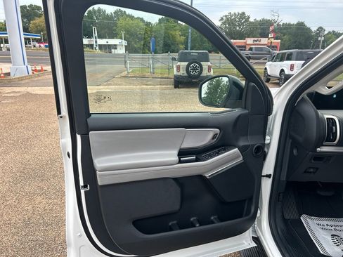 New 2025 Ford Expedition Active image 22