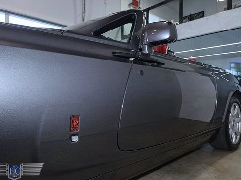 Used 2017 Rolls-Royce Phantom Drophead Coupe RWD image 9