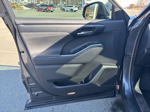 Certified 2024 Toyota Highlander XLE image 45