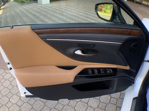 Certified 2025 Lexus ES 300h w/ Premium Package FWD image 13