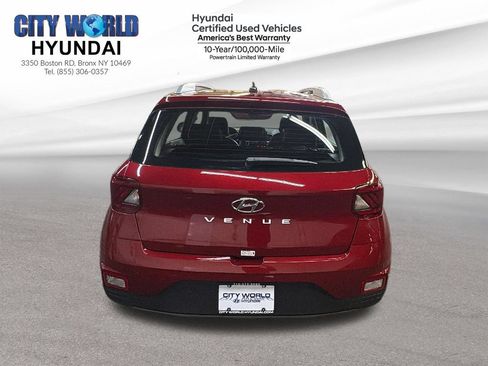Used 2025 Hyundai Venue Limited FWD image 4