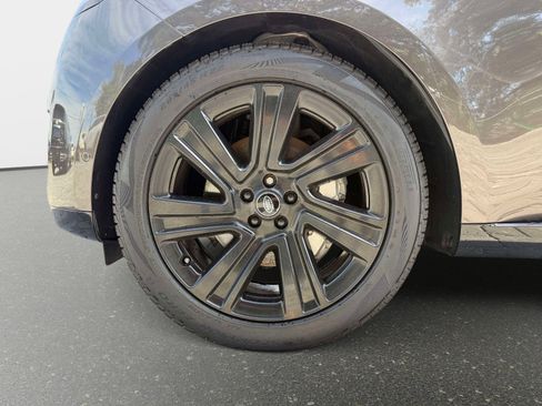 Used 2022 Land Rover Range Rover Long Wheelbase SE image 13