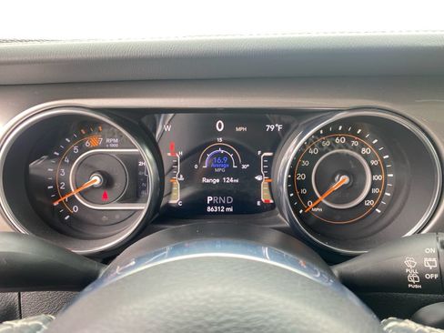 Used 2020 Jeep Wrangler Unlimited Sahara AWD/4WD image 20