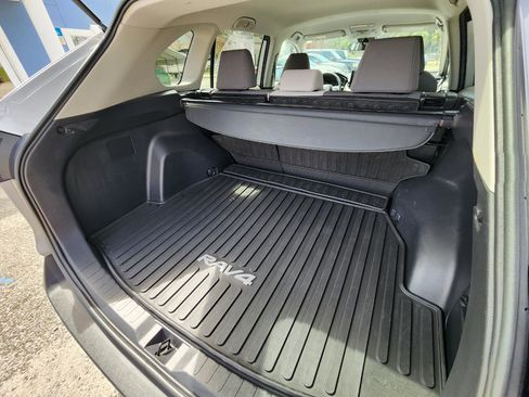 Used 2021 Toyota RAV4 XLE image 24