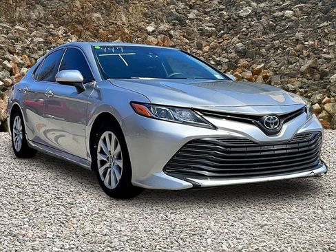Used 2018 Toyota Camry LE FWD image 1