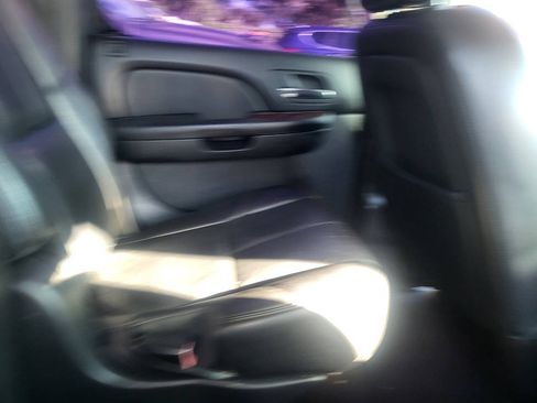 Used 2012 Chevrolet Suburban LT RWD image 13