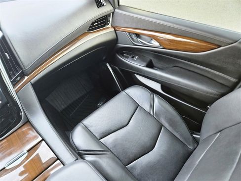Used 2020 Cadillac Escalade Premium Luxury w/ Escalade Sport Edition image 13