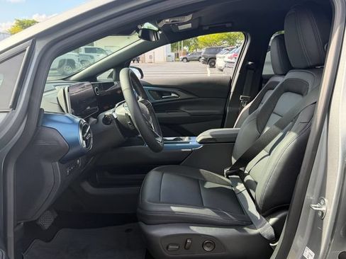 New 2026 Chevrolet Equinox EV LT w/ LPO, Blackout Package AWD/4WD image 5