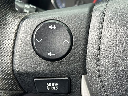 Used 2019 Toyota Corolla LE FWD image 22