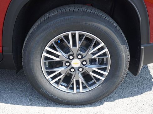 New 2025 Chevrolet Traverse LT w/ Enhanced Driving Package image 11