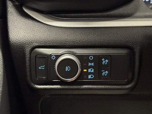 Used 2022 Ford Explorer XLT w/ Equipment Group 202A AWD/4WD image 34