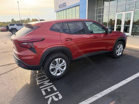 Used 2024 Chevrolet Trax LS FWD image 3
