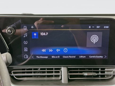 Used 2025 Chevrolet Trax LT image 19