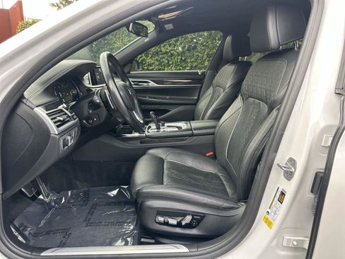 Used 2019 BMW 750i w/ Executive Package image 14