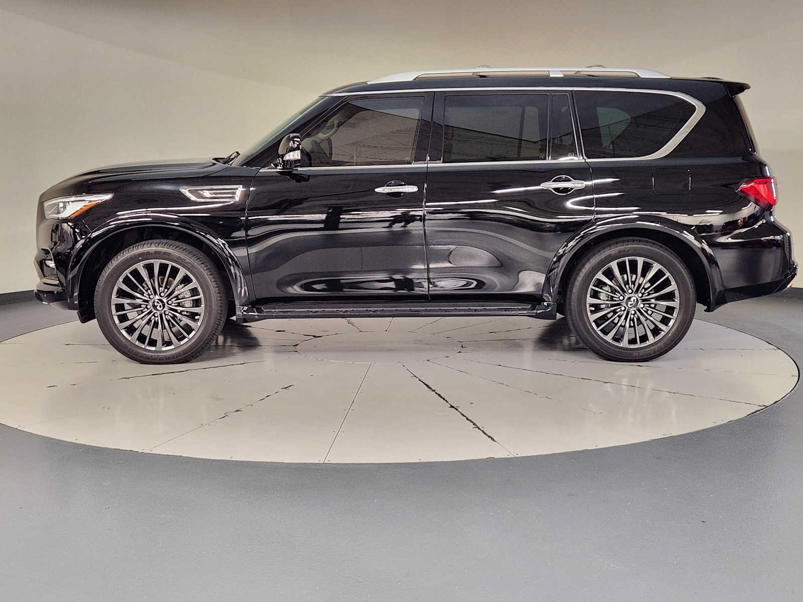 Used 2023 INFINITI QX80 Premium Select w/ Cargo Package AWD/4WD image 5
