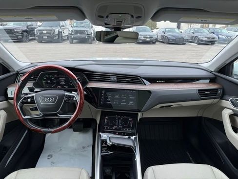 Used 2019 Audi e-tron Premium Plus image 33