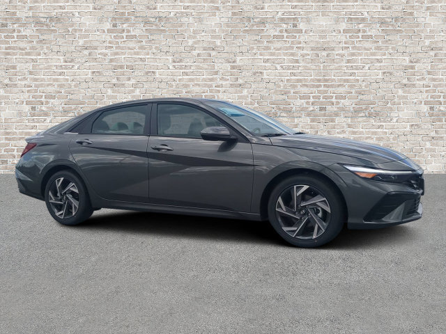 Used 2026 Hyundai Elantra Limited FWD image 1