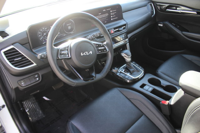 Used 2024 Kia Seltos SX w/ SX Sunroof Package AWD/4WD image 3