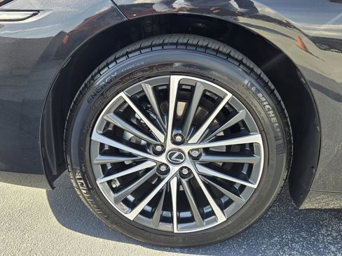 Certified 2025 Lexus ES 350 w/ Premium Package image 16