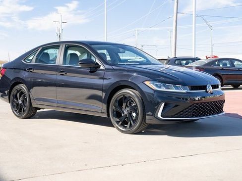 New 2026 Volkswagen Jetta SE image 8